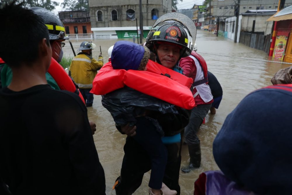 Tormenta ETA en Guatemala varios ya fueron Rescatados al quedar