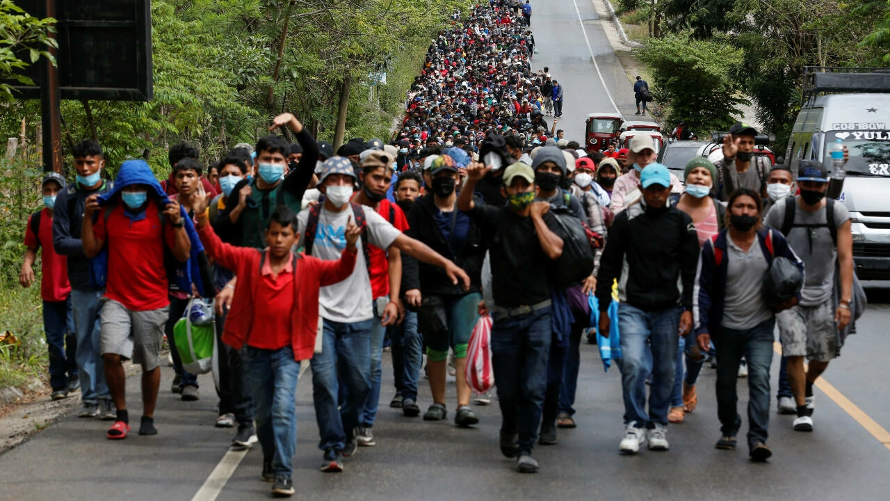 Migrantes se preparan para participar en la denominada “Caravana madre”
